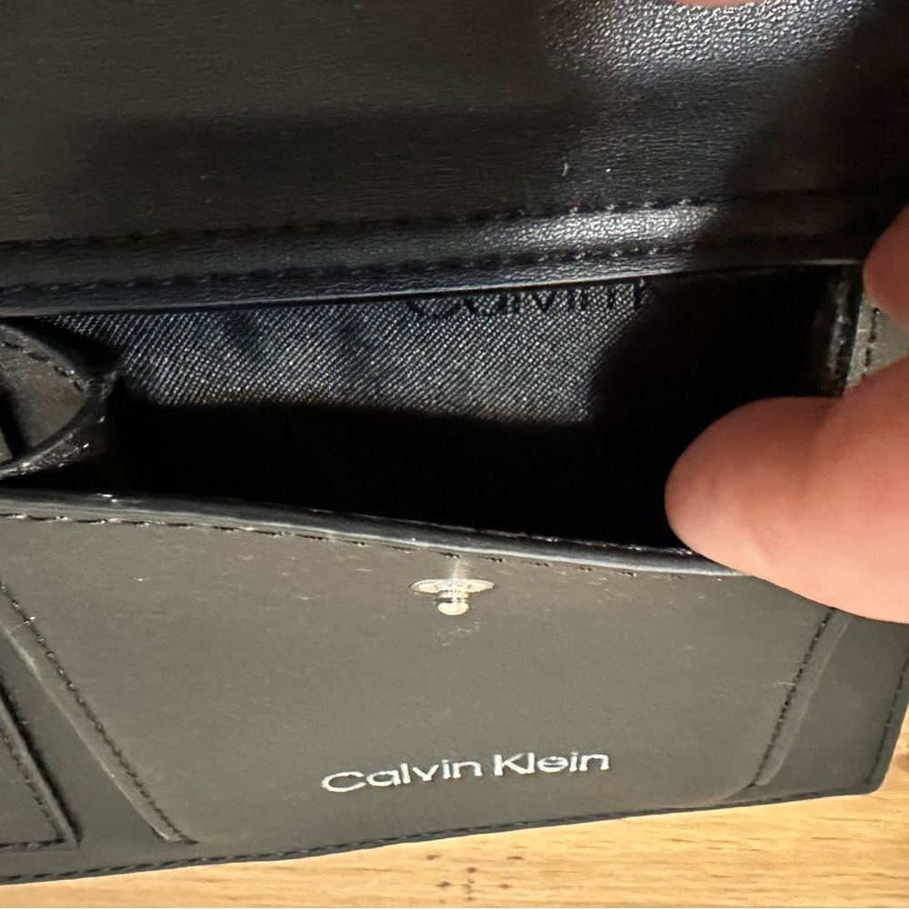 Calvin Klein Wristlet Wallet Black - Picture 4 of 8